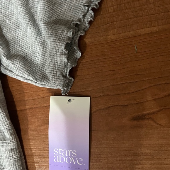 NWT Light Gray Textured Loose Fitting Short Sleeve Ruffled Hem PJ Top - Picture 4 of 4